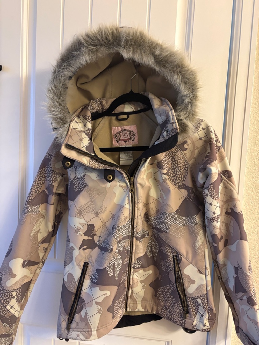 Women's Camouflage Ski Jacket with Faux Fur Hood